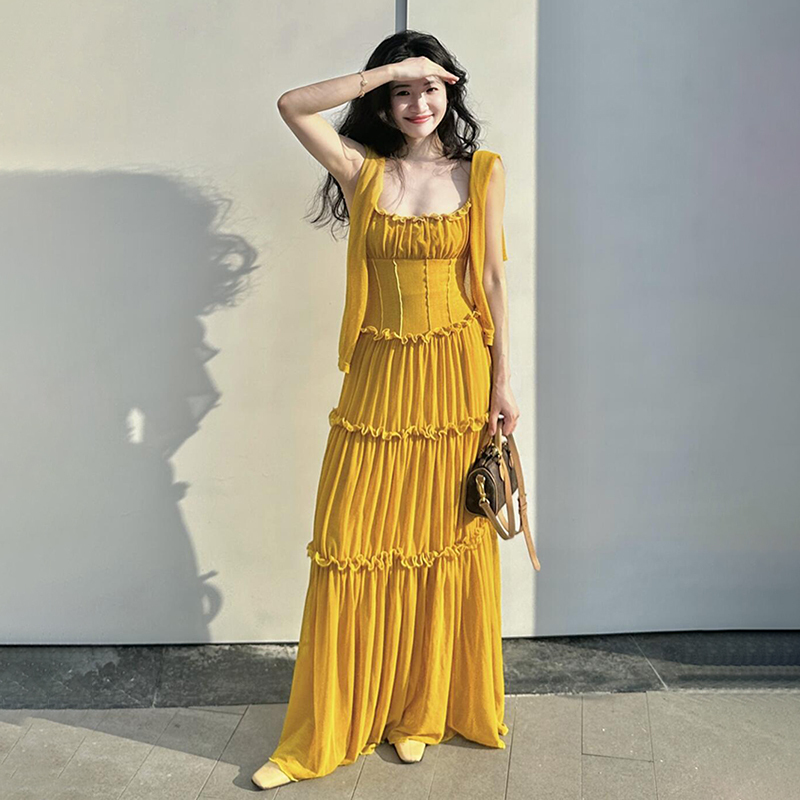 French-Style Niche Ginger Pleated Lace Waist-Cinching Spaghetti Strap Dress for Women, Designed for Beach Vacations, Makes You Look Fairer, Long Dress French-Style Niche Ginger Pleated Lace Waist-Cinching Spaghetti Strap Dress for Women, Designed for Beach Vacations, Makes You Look Fairer, Long Dress