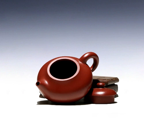 Магазин возвращается, чтобы пройти тысячу девяти -лежащих в возрасте.