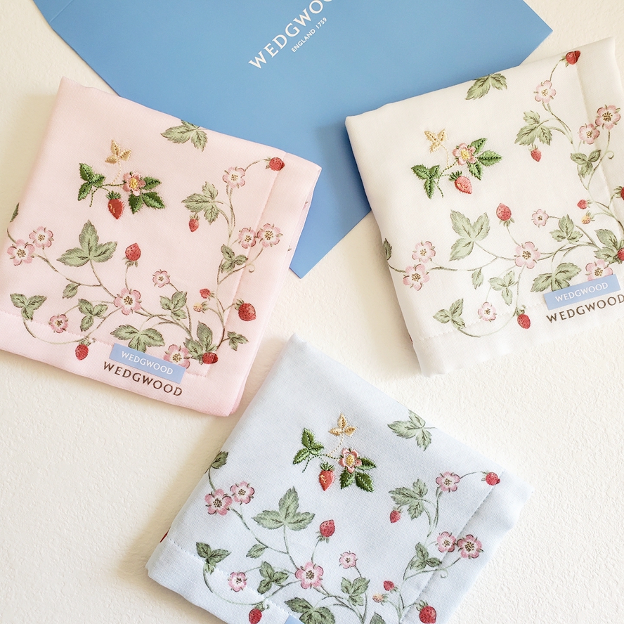 Normal shipment made in Japan imported Wedgwood cotton handkerchief handkerchief towel embroidered wild strawberries