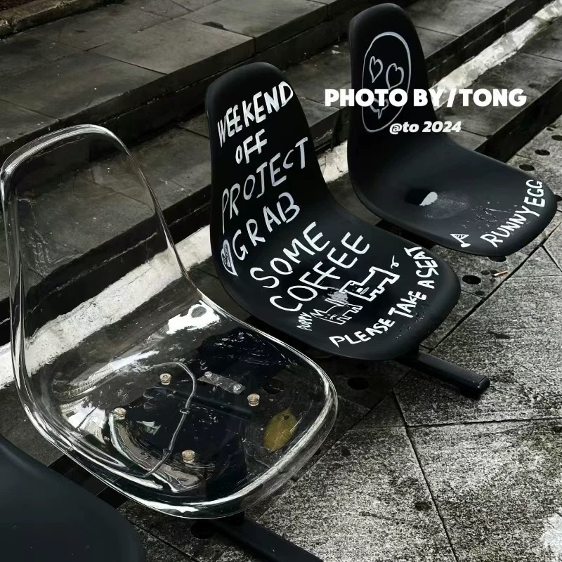 Plastic Folding Chairs in an Instagram Style for Outdoor Camping, Popular Photo Props, Decorative Items, and Chairs for Trendy Clothing Stores Plastic Folding Chairs in an Instagram Style for Outdoor Camping, Popular Photo Props, Decorative Items, and Chairs for Trendy Clothing Stores