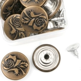 Металлический комбинезон, джинсовые штаны, пальто