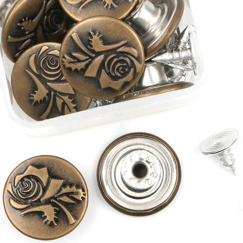 Металлический комбинезон, джинсовые штаны, пальто