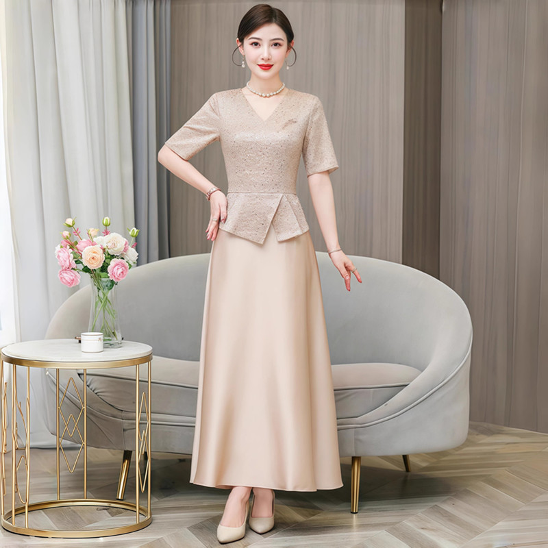 Mother-In-Law's Wedding Banquet Outfit 2026 New Style Young and Noble Light Luxury High-End May Wedding Mother's Evening Dress