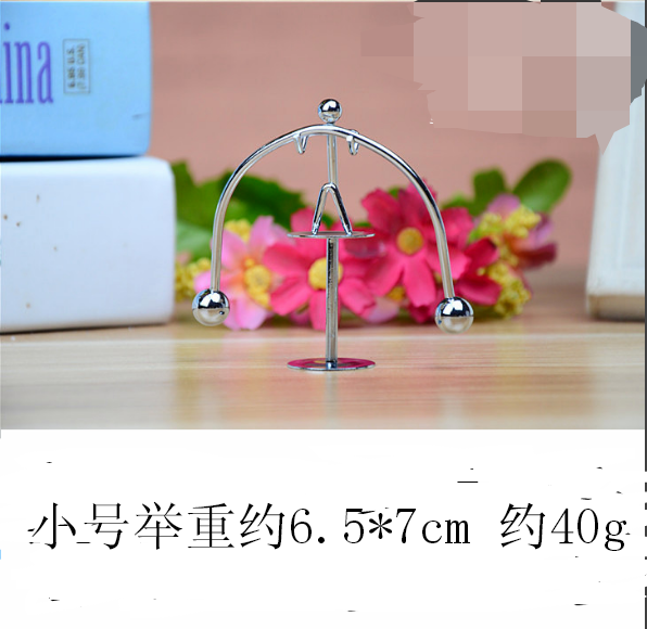 Sắt thủ công quà tặng sáng tạo quà tặng sinh viên kim loại phản diện một chân cân bằng bóng swing đồ trang trí máy tính để bàn phụ kiện trang trí phòng thờ
