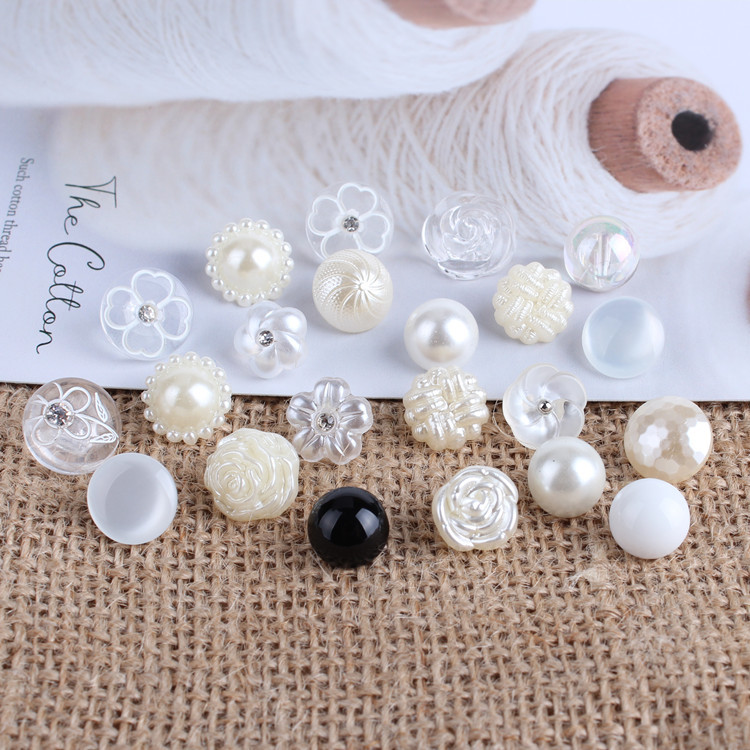 Women's White Button-Up Cardigan with Mushroom-Shaped Round Flower Pearl Buttons, Versatile Sweater for Babies