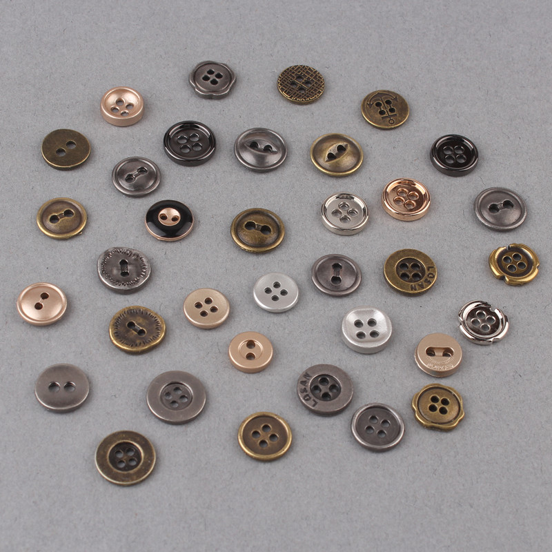 金属製の4つ穴ボタン、2つ穴のシャツボタン、古いデニムボタン、デニムスカートの魚眼レンズのレトロなシャツボタン、子供用のボタン