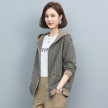 2021 Spring and autumn new Korean version Loose Fashion Temperament Plaid With Cap Big Code Middle-aged Mom Short Coat Blouse Tide