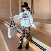 Girls autumn suits 2022 new western style fashionable middle-aged childrens girls net red fried street sweater two-piece trend