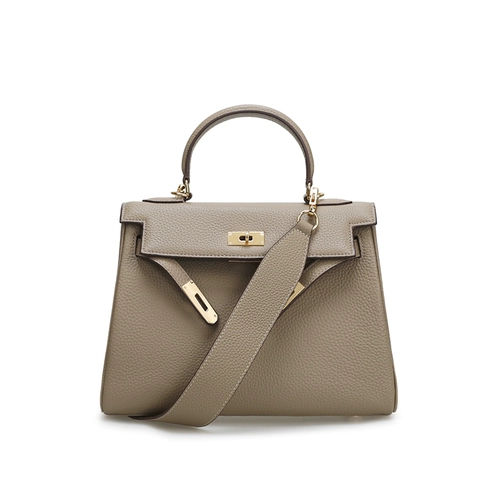 Вместительная и большая кожаная сумка на одно плечо