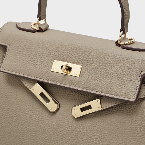 Вместительная и большая кожаная сумка на одно плечо