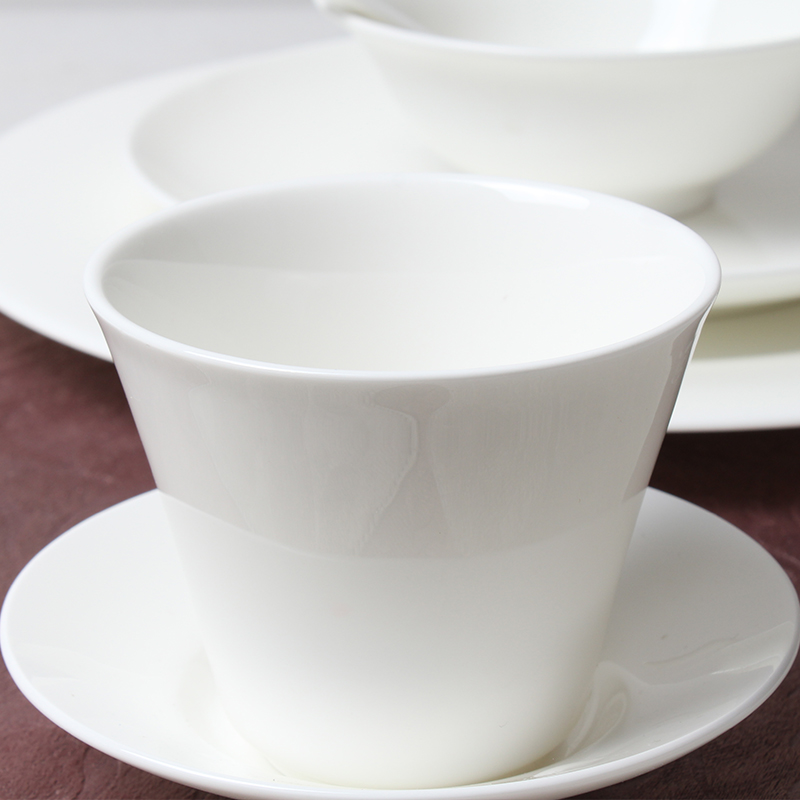 Pure white hotel hotel tableware ipads porcelain cup cup cup tea cups and saucers with a cup of Joe