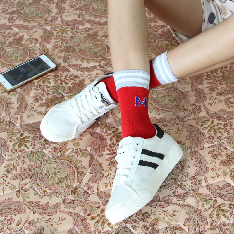 Đặng Yuan Chun Qiu Phiên bản Hàn Quốc của xu hướng vớ cotton Đường phố vớ cotton thể thao ống ngắn nữ màu trắng chữ M vớ tất chân nam