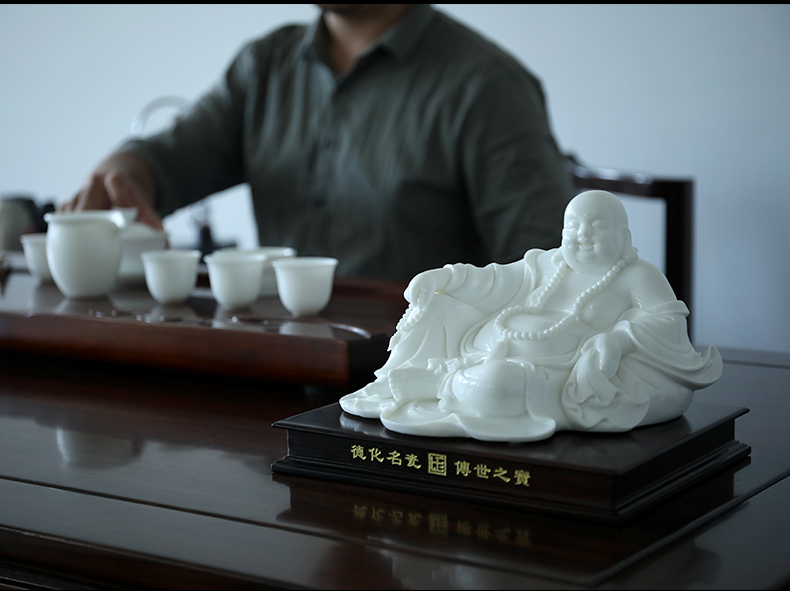 Oriental soil dehua white porcelain its art furnishing articles Chinese zen center/18 inches to the desktop decoration