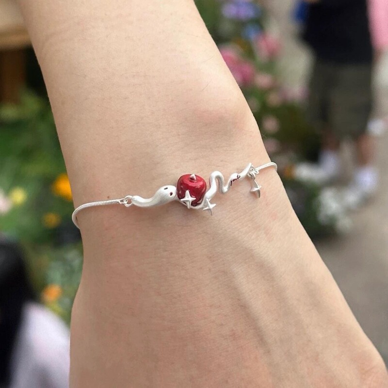 Green and Red Apple and Snake Bracelet for Women, Pure and Cool, Minimalist Style, High-End Feel, Versatile and Dynamic Snake Bracelet for Couples Green and Red Apple and Snake Bracelet for Women, Pure and Cool, Minimalist Style, High-End Feel, Versatile and Dynamic Snake Bracelet for Couples