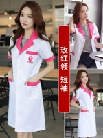 Женщина розовая красный воротник (короткий рукав)