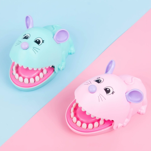 Игрушка, антистресс, семейный стиль, кусает палец