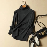 Темно -серой