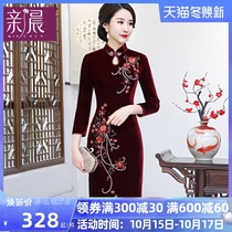 2021 new wedding mother dress golden velvet cheongsam female autumn small man long sleeve mother-in-law dress wedding banquet