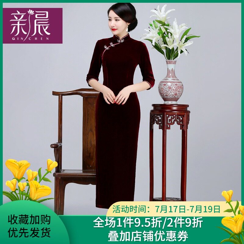 Gold velvet cheongsam 2021 new summer mother dress in the sleeve wedding dress improved middle-aged velvet long version of the skirt
