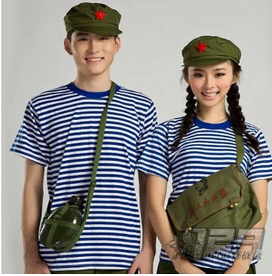 70 - 80s Cultural Revolution nostalgia couple dressed students chorus clothes to perform red guard suit
