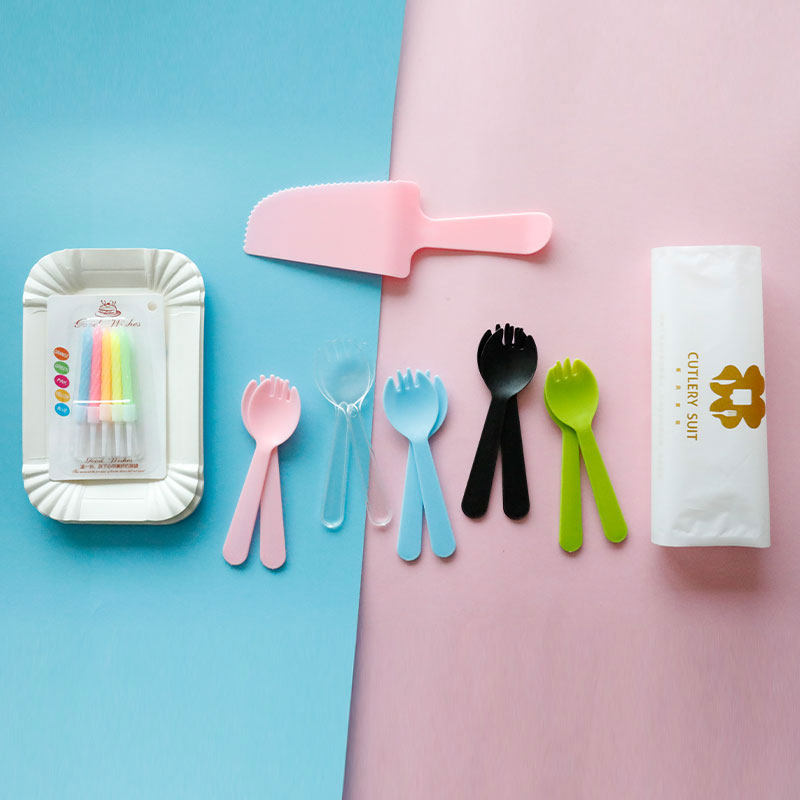 Cake dinner plate knife and fork set disposable cake tableware knife and fork plate combination paper plate color spoon knife candle