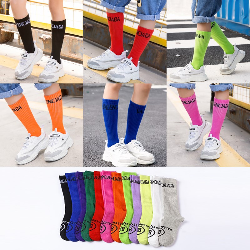 2019 trẻ em mới màu vớ Hàn khí nước ngoài cô gái mùa thu cá tính cao-sock 12 tuổi vớ đỏ ròng.