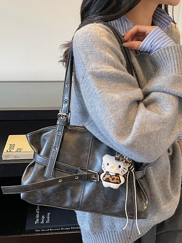 Вместительная и большая небольшая дизайнерская сумка на одно плечо, тренд сезона