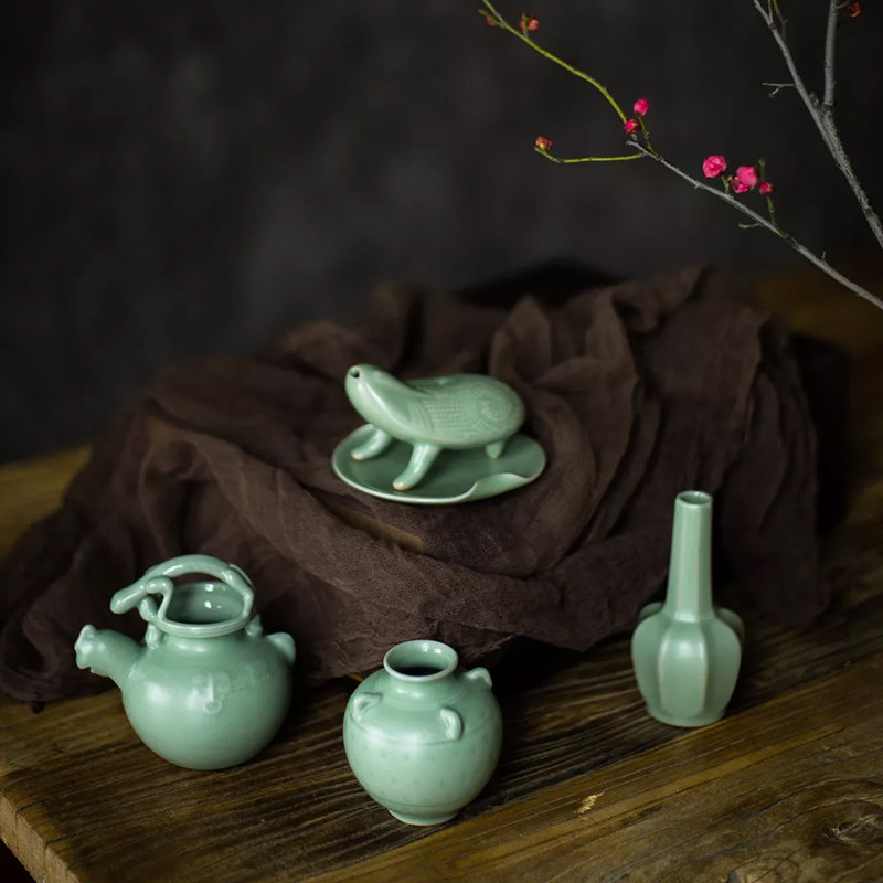 Ulin Lake Yuku chicken chicken pot toad water - pelvis water - purified eight - prism four - piece antique porcelain