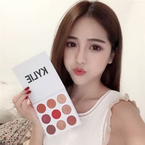 Qi Qi nhà chín màu không bay phấn bưởi màu phấn mắt màu hồng đào trang điểm rượu vang đỏ nàng tiên cá Ji bóng mắt đĩa đất màu câm phấn mắt kim tuyến