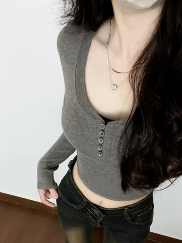 Короткий приятный телу лонгслив, осенний, облегающий крой, изысканный стиль