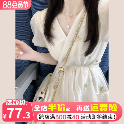 taobao agent Summer dress, fitted brace, long skirt, french style, V-neckline, puff sleeves