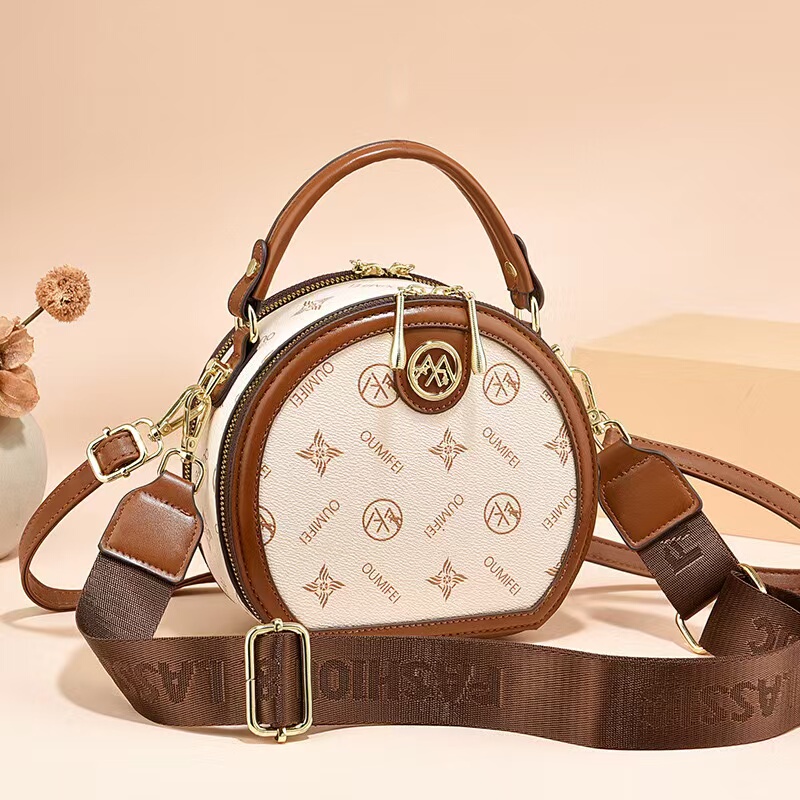 Small Round Bag 2025 New Model Women's Handbag Round Crossbody Bag High-End Single Shoulder Crossbody Bag Small Round Bag 2025 New Model Women's Handbag Round Crossbody Bag High-End Single Shoulder Crossbody Bag