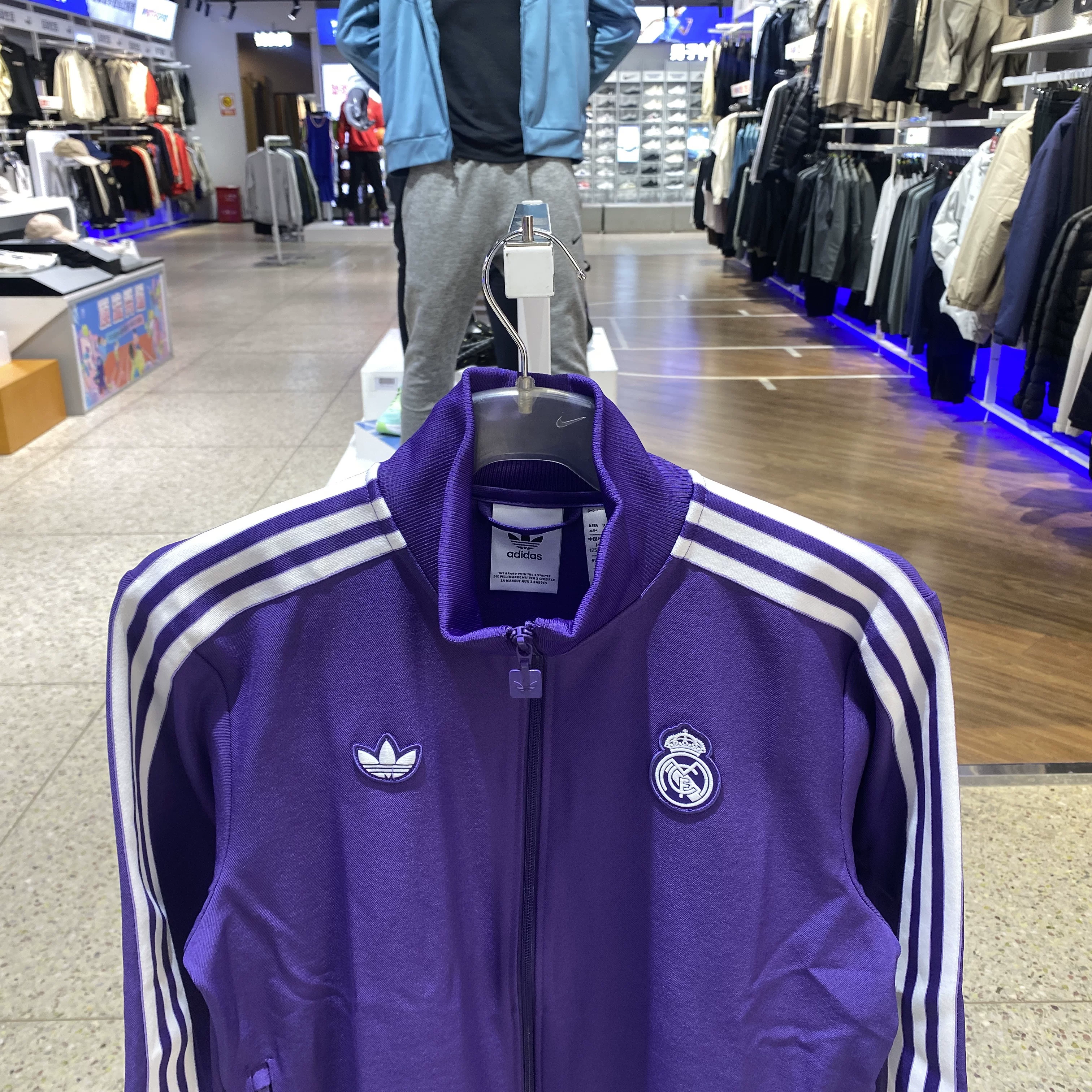 Куртка спортивная Woven ДжФ2582 мужская футбол Adidas Real Madrid casual culture