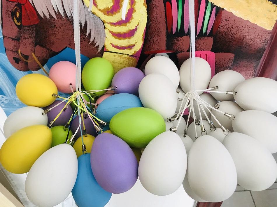 Easter egg diy children hand-painted and colored plastic eggs simulation graffiti painting materials kindergarten play Mid-Autumn Festival