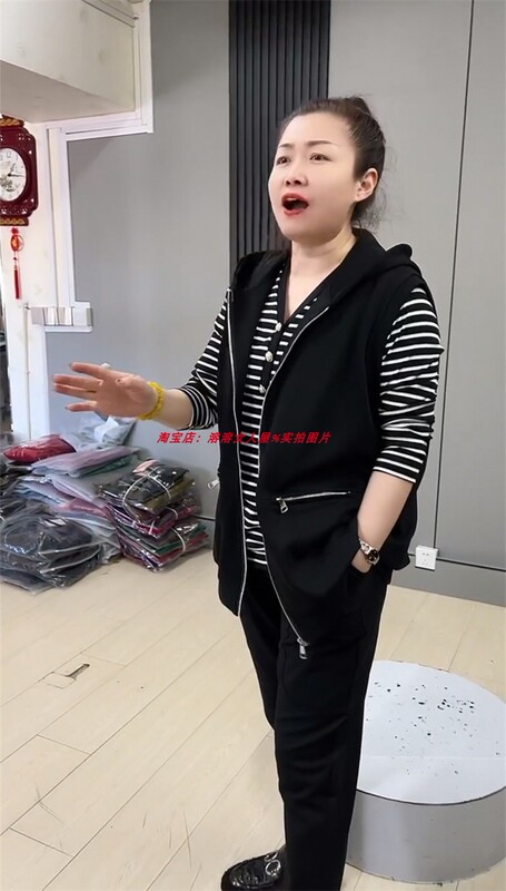 Spring Fashionable Korean Style Plus-Size Hooded Zip-Up Cardigan with Pockets, Sleeveless Black Vest Spring Fashionable Korean Style Plus-Size Hooded Zip-Up Cardigan with Pockets, Sleeveless Black Vest