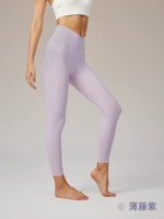 Обнаженная формирование тонкого фиолетового