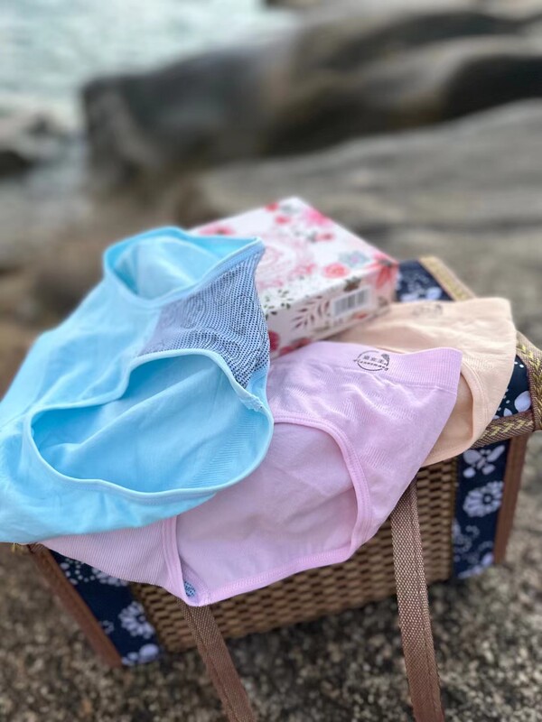 Two Boxes of Six Pairs of Women's New Style Underwear, Pure Cotton, Antibacterial Crotch, Mid-Waist, Seamless, Breathable, Comfortable Briefs Two Boxes of Six Pairs of Women's New Style Underwear, Pure Cotton, Antibacterial Crotch, Mid-Waist, Seamless, Breathable, Comfortable Briefs