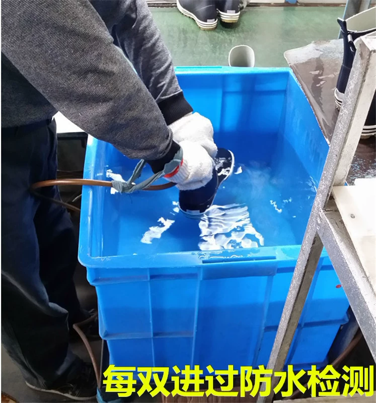 Mũi thép chống nước bảo hộ lao động ủng đi mưa chống va đập và chống đâm thủng Giày cao su tấm thép cộng với giày nhung chống thấm nước cho nam giới ủng đi mưa chống trượt ủng cao su trắng
