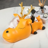 Lucky Cat кладет украшения на бумажные салфетки, простой современный легкий роскошный стиль элитного дома, гостиной, журнальный столик, бумажная коробка с дистанционным управлением