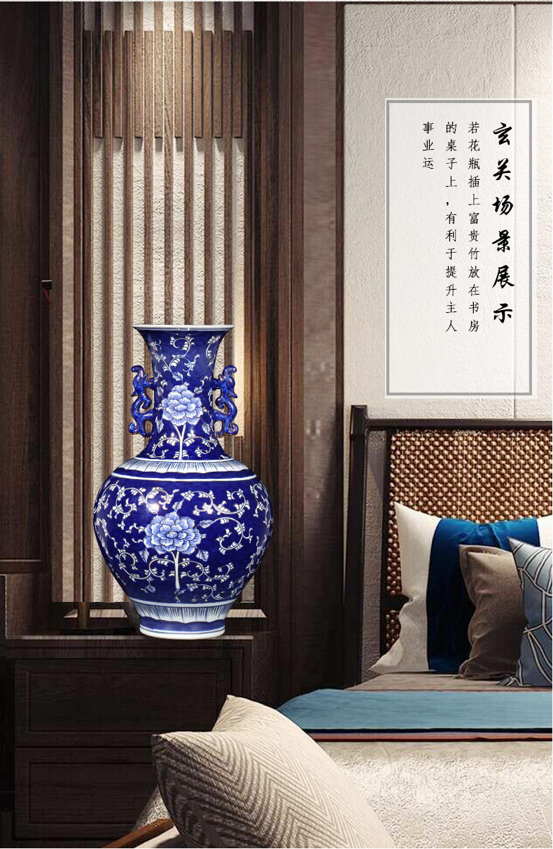 The Master of jingdezhen ceramics hand - made paint Chinese sitting room adornment is placed large blue and white porcelain vases, flower arrangement