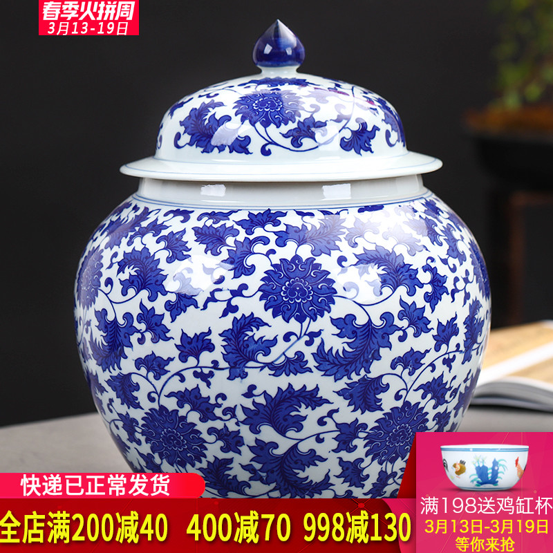 Blue and white porcelain of jingdezhen ceramics general tank storage tank pickle jar with cover Chinese sitting room adornment is placed