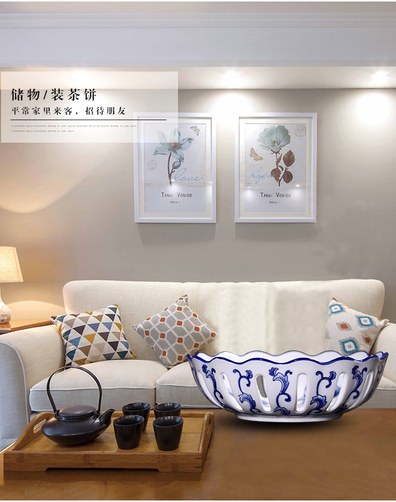 Creative household table sitting room antique Chinese blue and white porcelain of jingdezhen ceramics hollow - out fruit bowl dried fruit tray