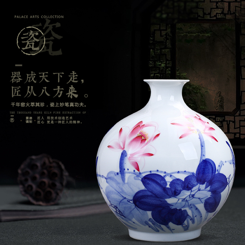 Jingdezhen ceramics hand draw freehand brushwork in traditional Chinese blue and white porcelain vases, flower arrangement of Chinese style living room home furnishing articles