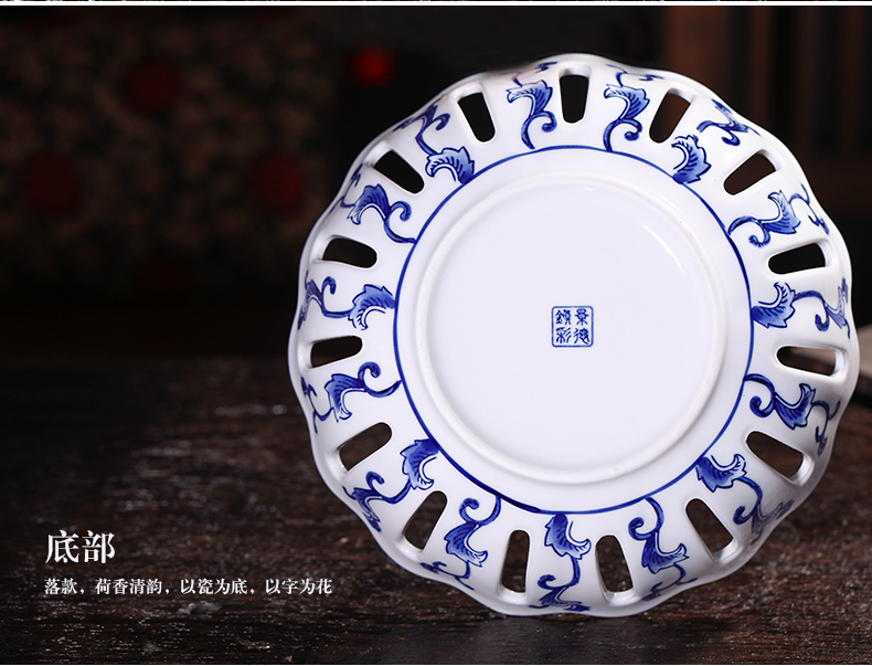 Creative household table sitting room antique Chinese blue and white porcelain of jingdezhen ceramics hollow - out fruit bowl dried fruit tray