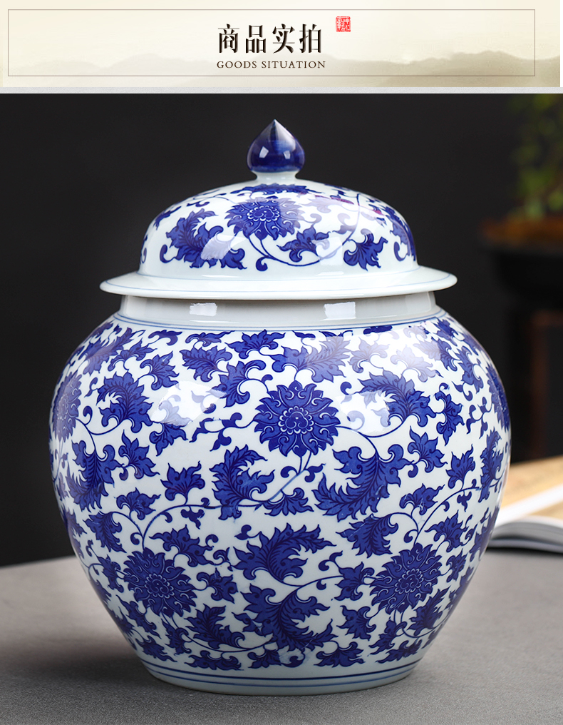 Blue and white porcelain of jingdezhen ceramics general tank storage tank pickle jar with cover Chinese sitting room adornment is placed