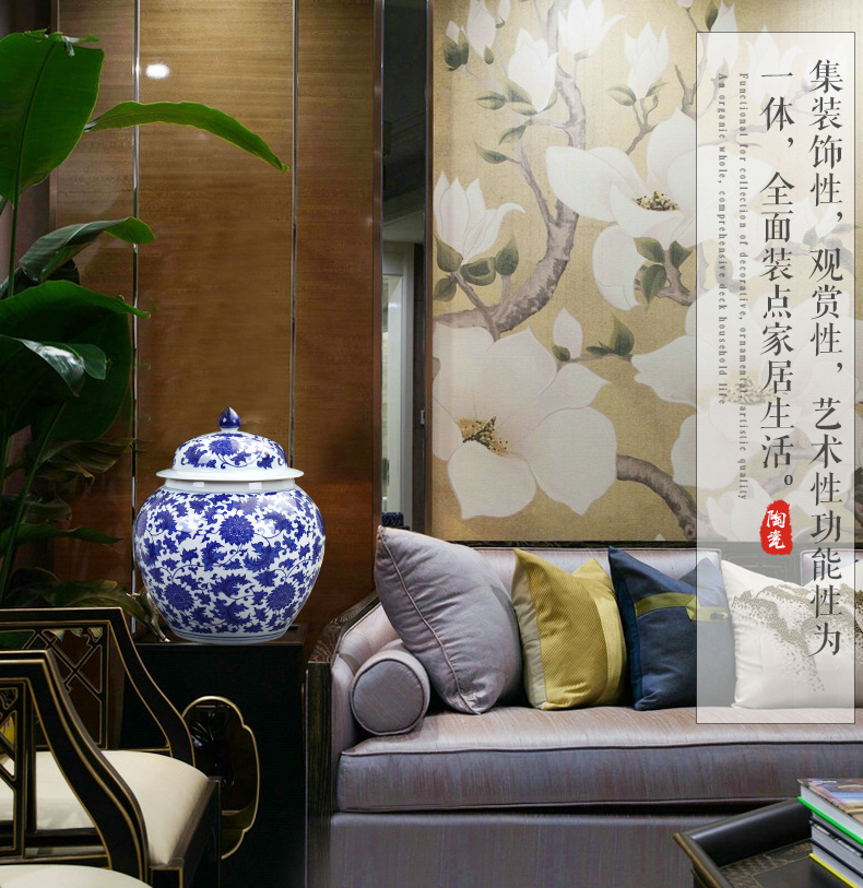 Blue and white porcelain of jingdezhen ceramics general tank storage tank pickle jar with cover Chinese sitting room adornment is placed