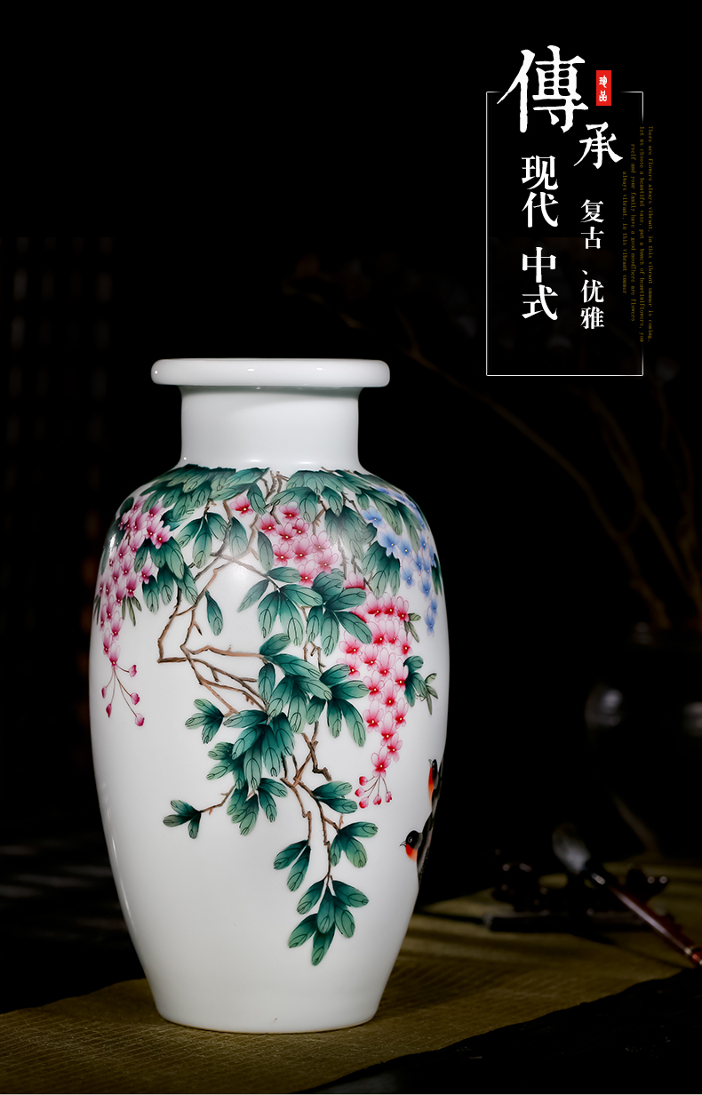 Famous master of jingdezhen ceramics hand - made enamel vase sabingga sukdun dergici jimbi Chinese sitting room adornment is placed