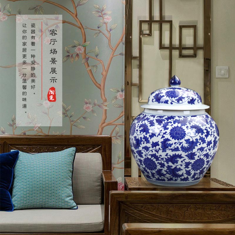 Blue and white porcelain of jingdezhen ceramics general tank storage tank pickle jar with cover Chinese sitting room adornment is placed