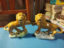 A pair of old lions at the time of the Cultural Revolution
