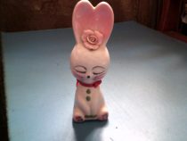 The small rabbit sitting position in the Wenge period is a revered one